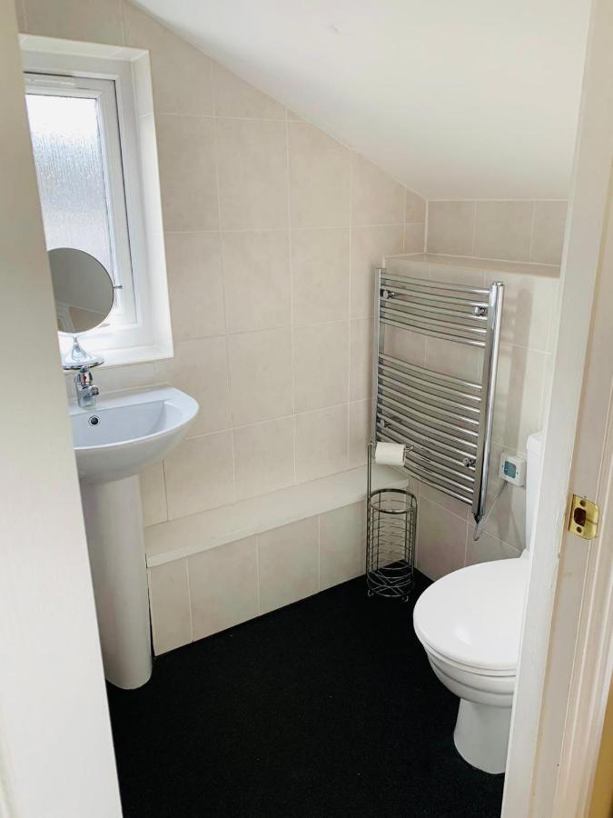 Nevis Rooms - Self Check In With Free Onsite Parking Inverlochy Exterior photo