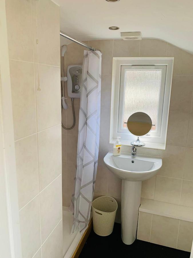 Nevis Rooms - Self Check In With Free Onsite Parking Inverlochy Exterior photo