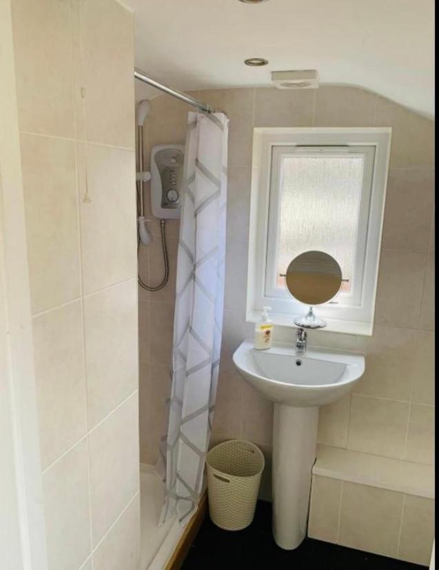 Nevis Rooms - Self Check In With Free Onsite Parking Inverlochy Exterior photo